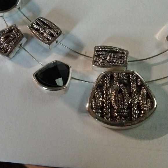 Floating Necklace - Picture 2 of 2